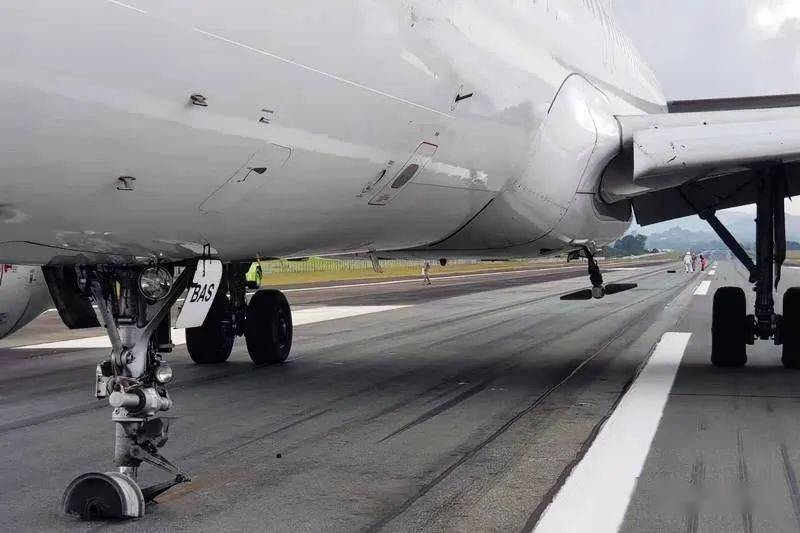 一架a320客机因起落架故障成功返航着陆