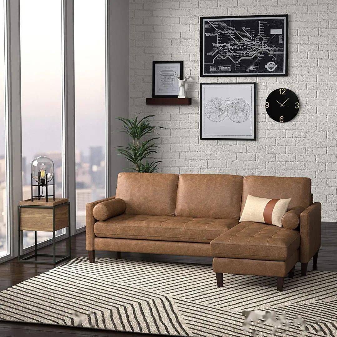 棕色皮质沙发很舒适,也很经典,用在客厅不会过时,其次,它比较耐用