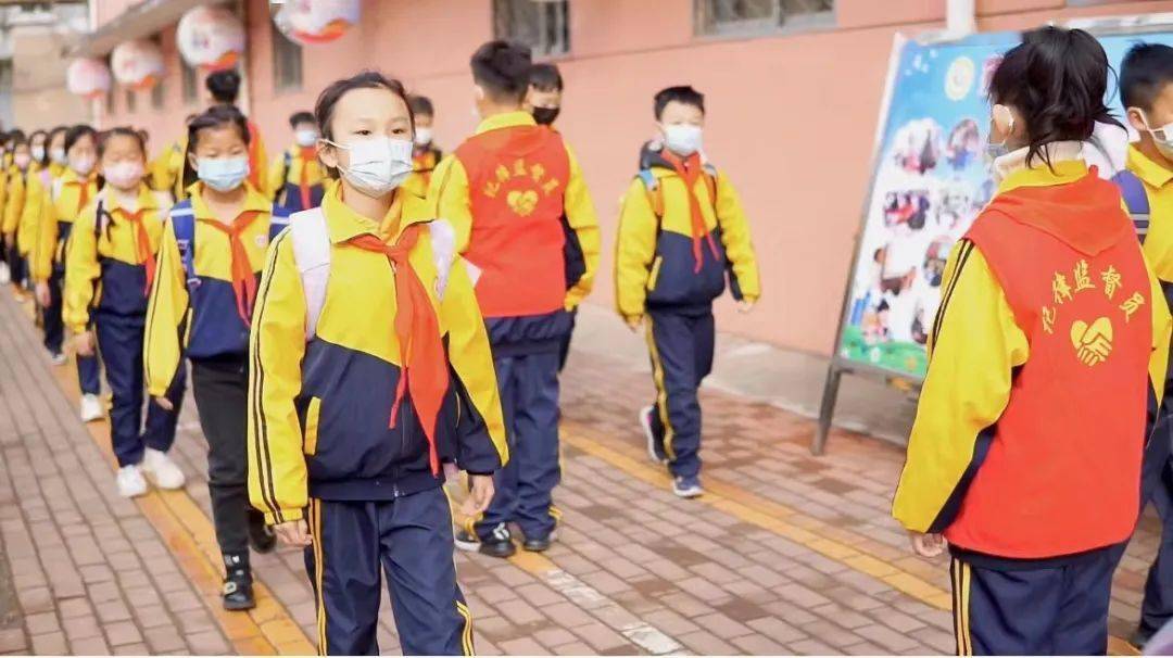 童心战疫我们在行动山东省枣庄市市中区少先队员为抗疫助力