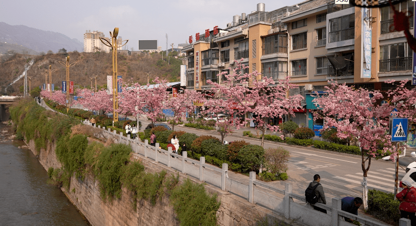 卫生县城昭通彝良从尘土飞扬到舒畅靓丽