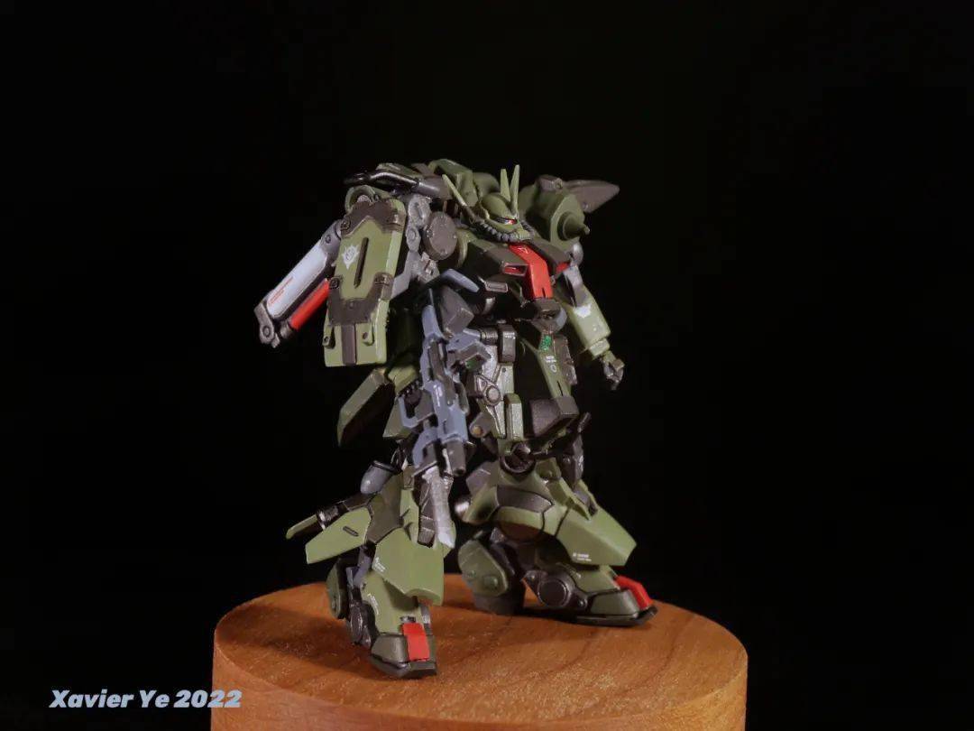 星影和ak水性漆,但是大部分零件都是喷的郡士水补土,水性漆有点不太吃