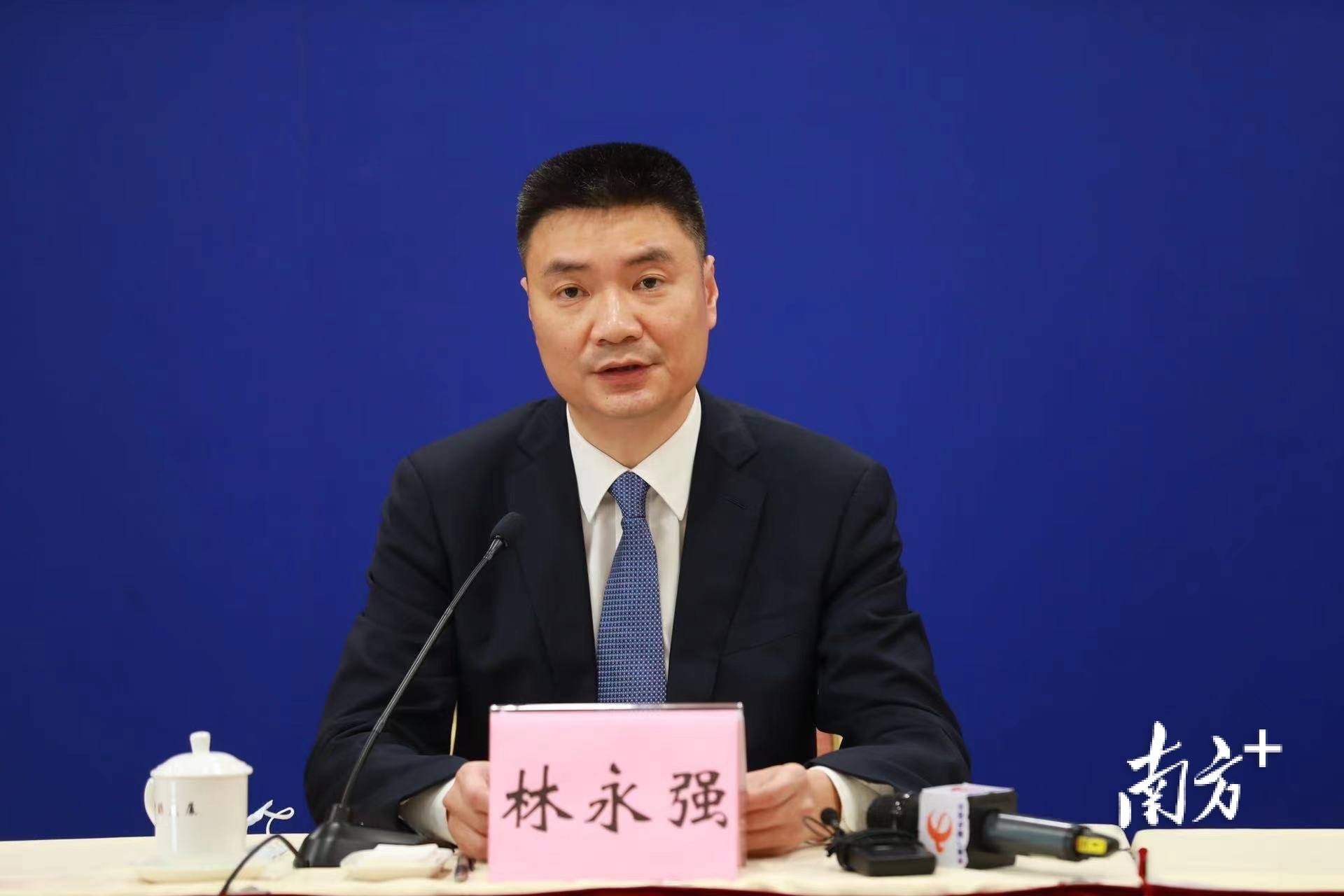 市人社局副局长林永强说,就业是最大的民生,企业有活力,就业才有保障.