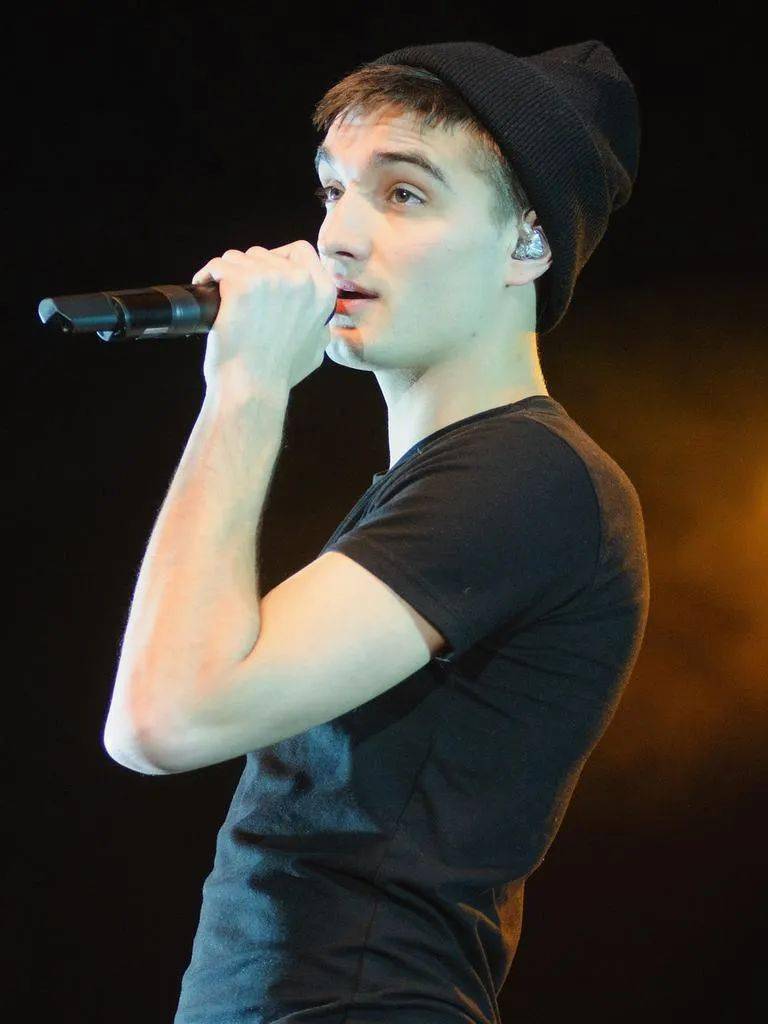 the singer told fans in october 2020 that he had an inoperable