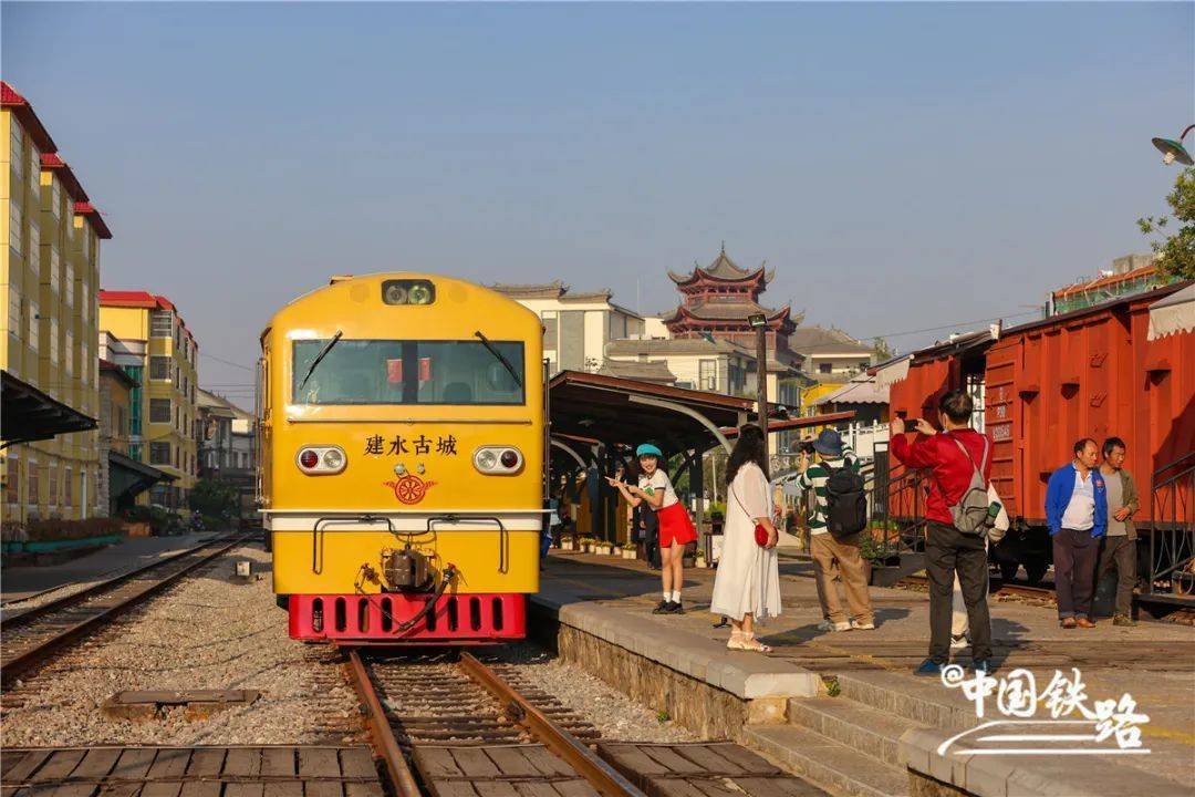 为什么这里的火车,时速只有20公里?_列车_开远_坝心