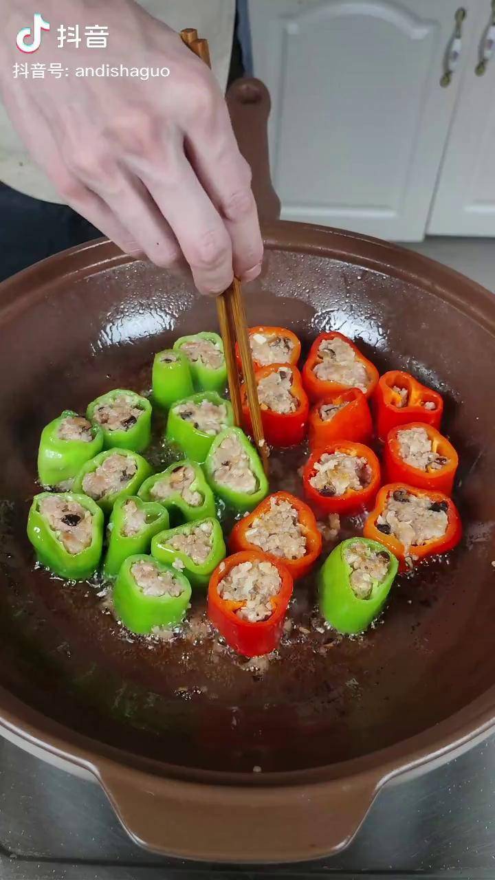 绝代双椒荤素一体家常菜