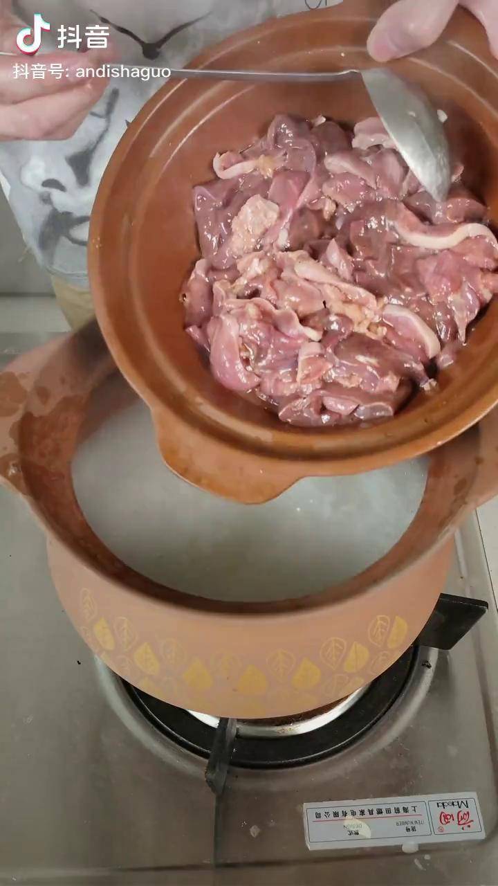 这锅特殊的粥你可能听过但未必吃过猪舌粥砂锅粥