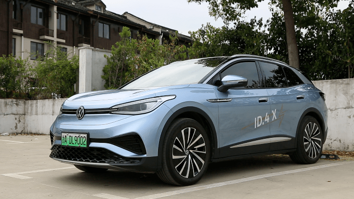 meb平台打造的纯电动车,同时也是基于大众品牌的全球首款纯电动suv,id