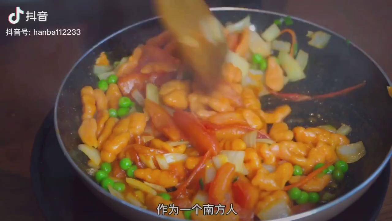 跟阿雅小厨做了胡萝卜面太好吃改用4根筷子搓面卷更简单配菜换成孩子