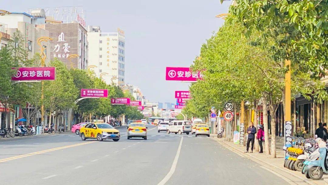 实拍凤霞路南段交通混乱现状!_昭通_文明_摩托车