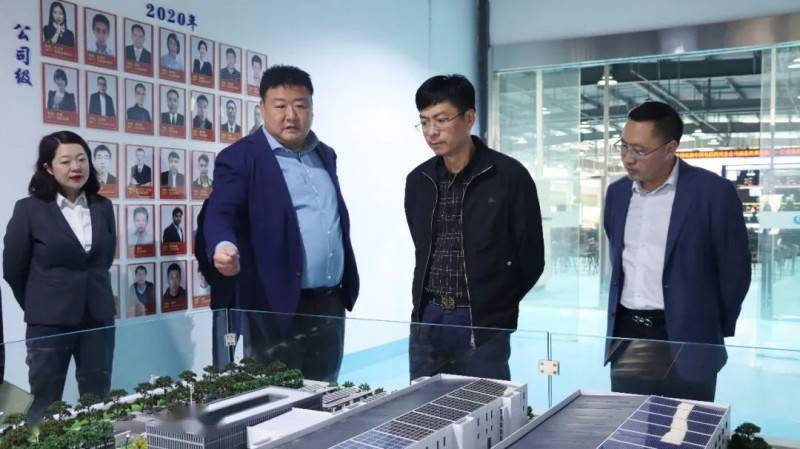 中国电信四川分公司副总经理谢毅钊到兴储世纪参观交流