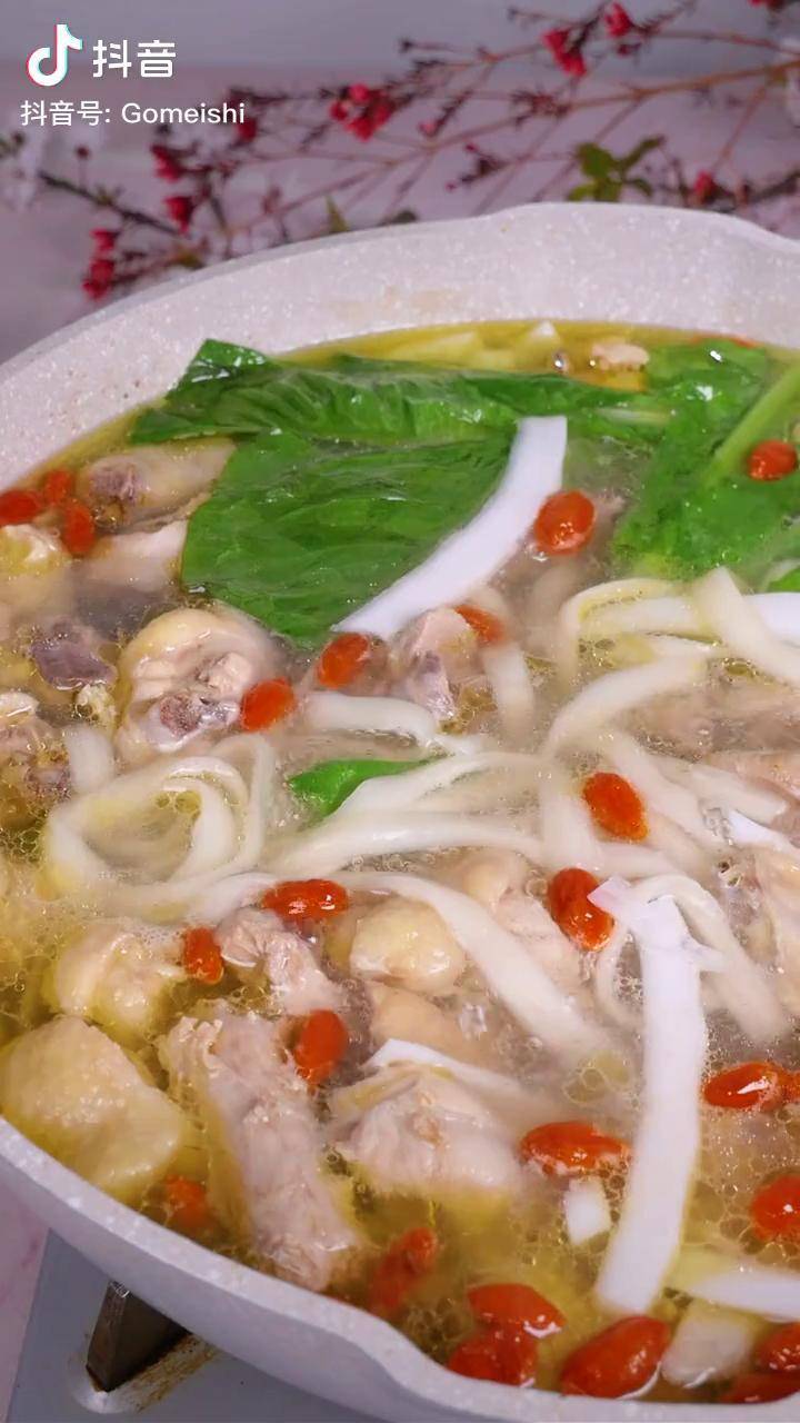 海南椰子鸡在家自己也可以吃啦做法简单鲜嫩多汁椰子鸡文昌鸡教你做