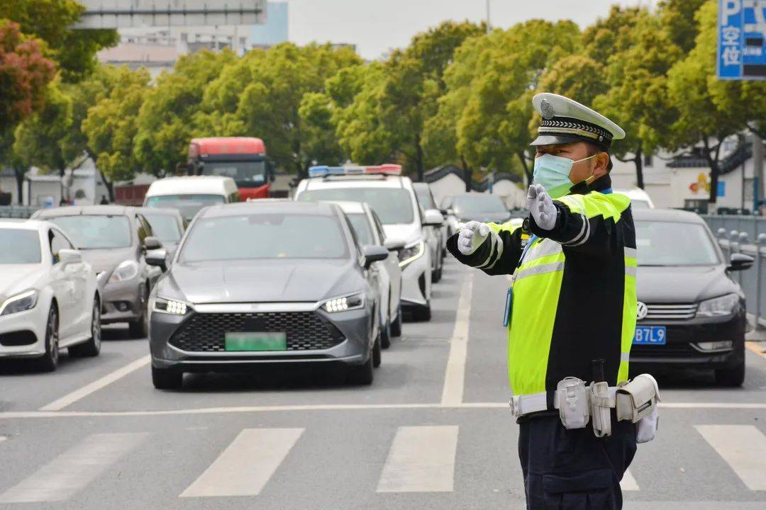 风采江苏苏州市公安局姑苏分局交警大队虎丘中队姜昂肩负责任为民守护