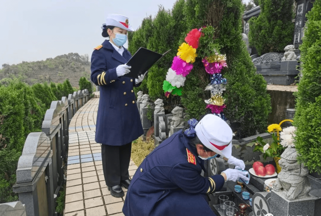 疫情下的清明节,岳阳人这样祭奠缅怀先人···