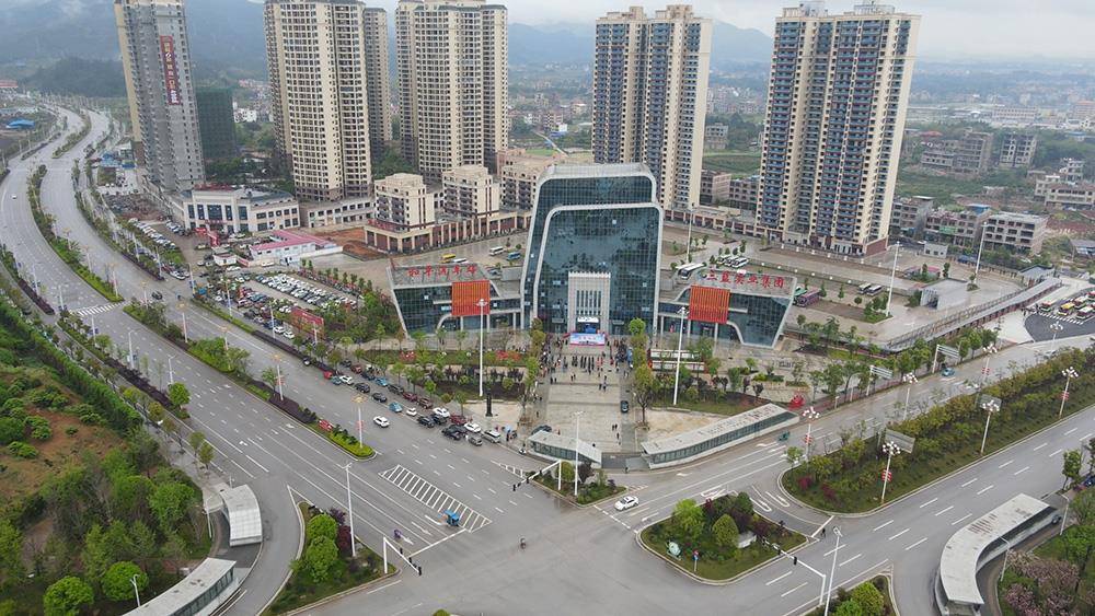 蓝山县和平汽车站正式启用运营首日发送1500余人次