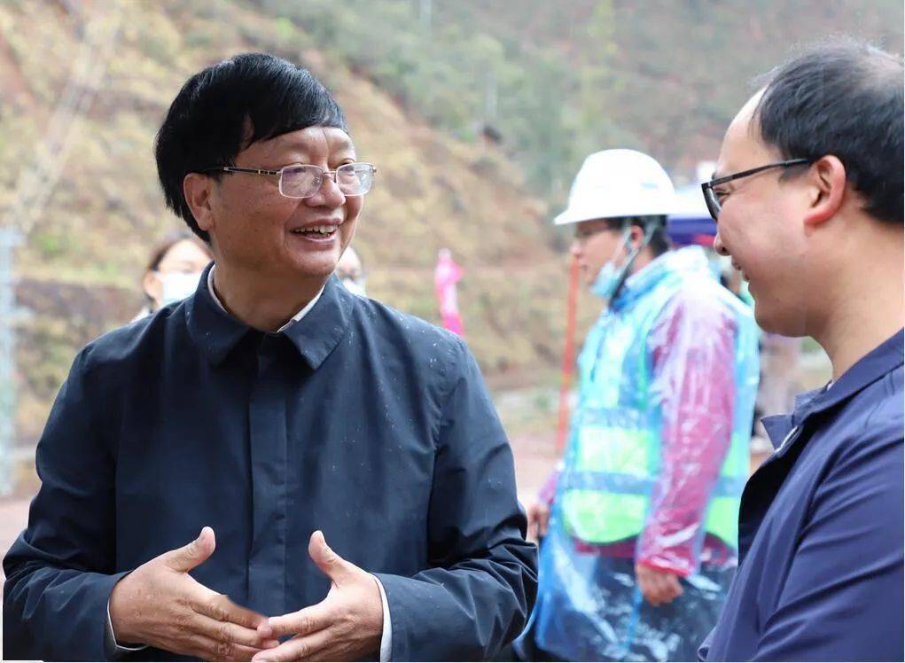 楚雄州举行法治宣传进工地活动启动仪式