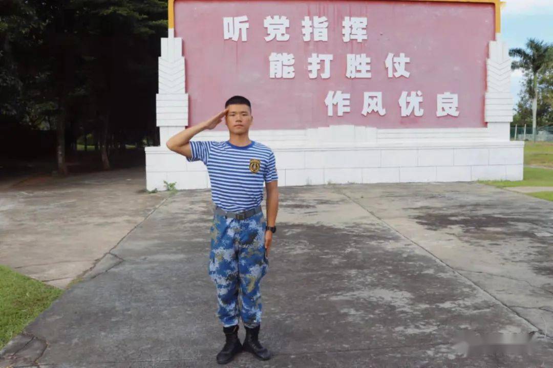 征兵宣传携笔从戎一身戎装护国安