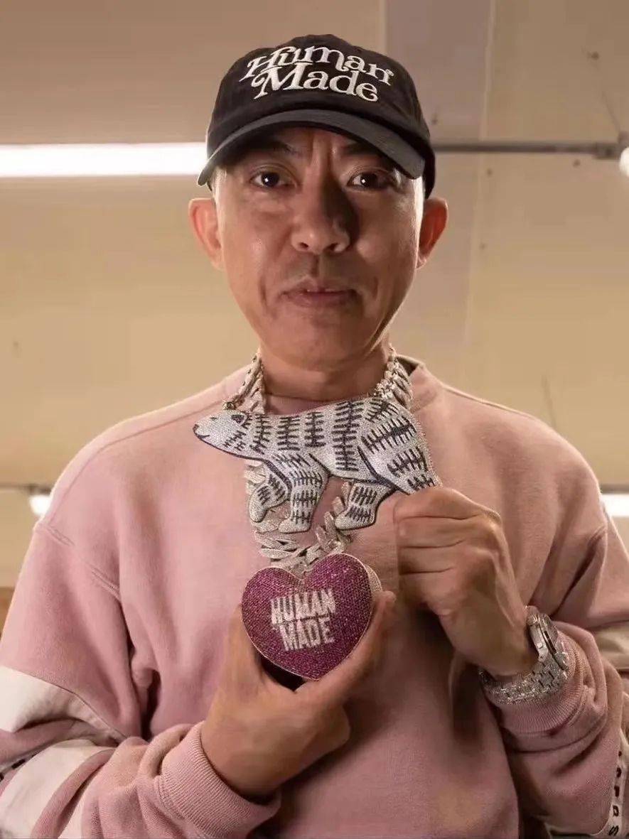 nigo为什么如今能在潮流圈呼风唤雨创造力使他打破了自身的桎梏