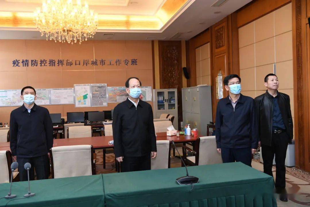 4月4日,自治区党委书记,人大常委会主任石泰峰不打招呼,直插一线,深入