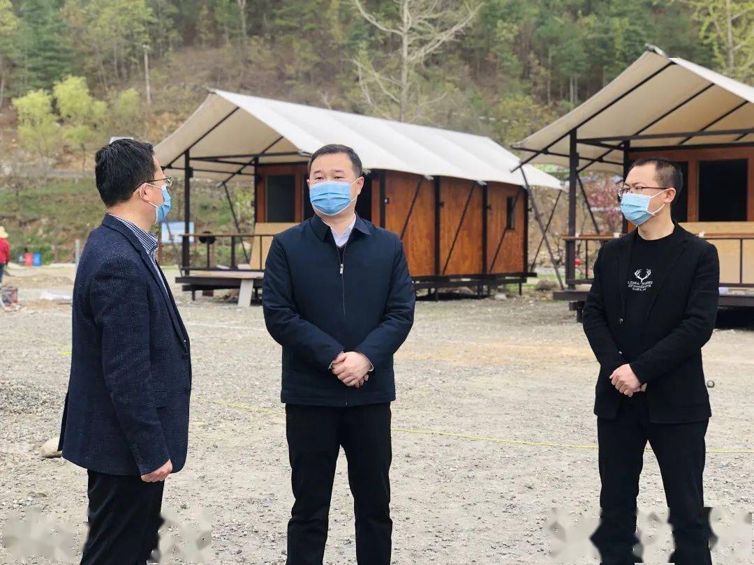 4月4日,县委副书记,县长魏巍到火烧店镇调研指导旅游产业发展工作时