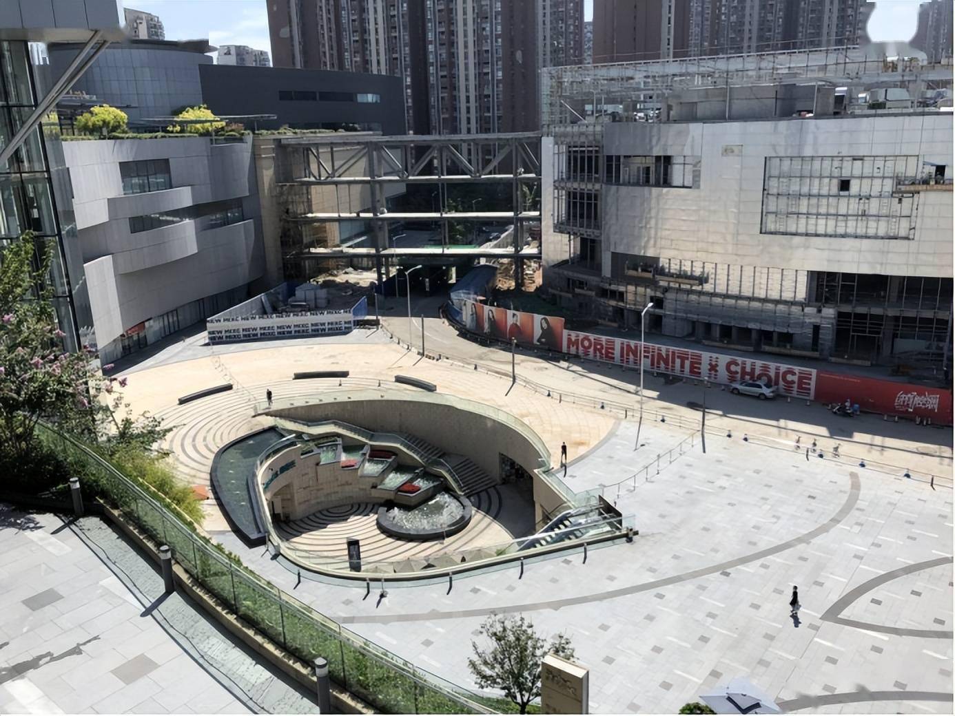 图74:成都万象城的下沉庭院-摄影:海上的香格里拉图75:成都万象城的