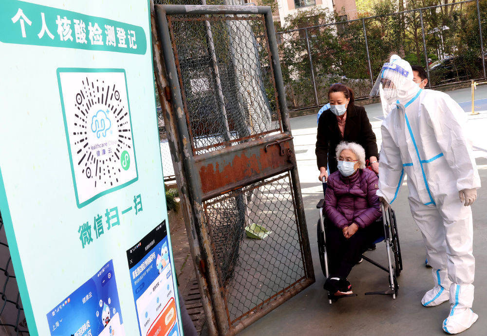 特写：近2500万上海市民同日接受核酸筛查