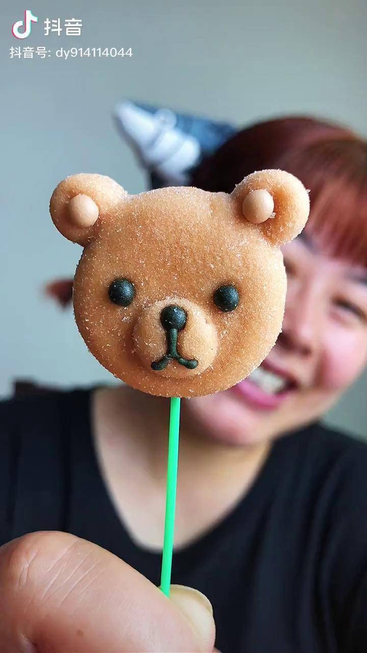 小熊棒棒糖美食零食棒棒糖零食推荐童年记忆小零食