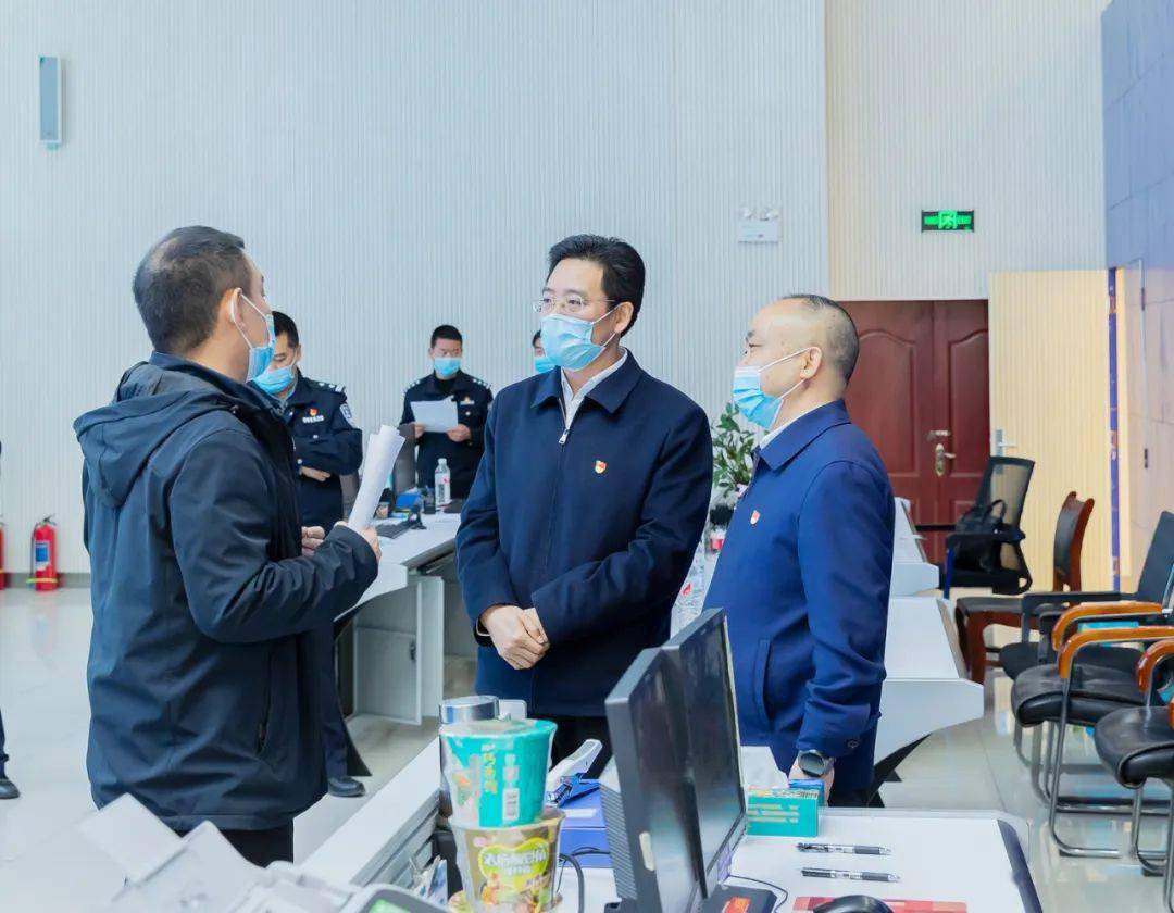 尹恒斌在普定县公安局指挥中心督导疫情防控工作尹恒斌强调,当前疫情
