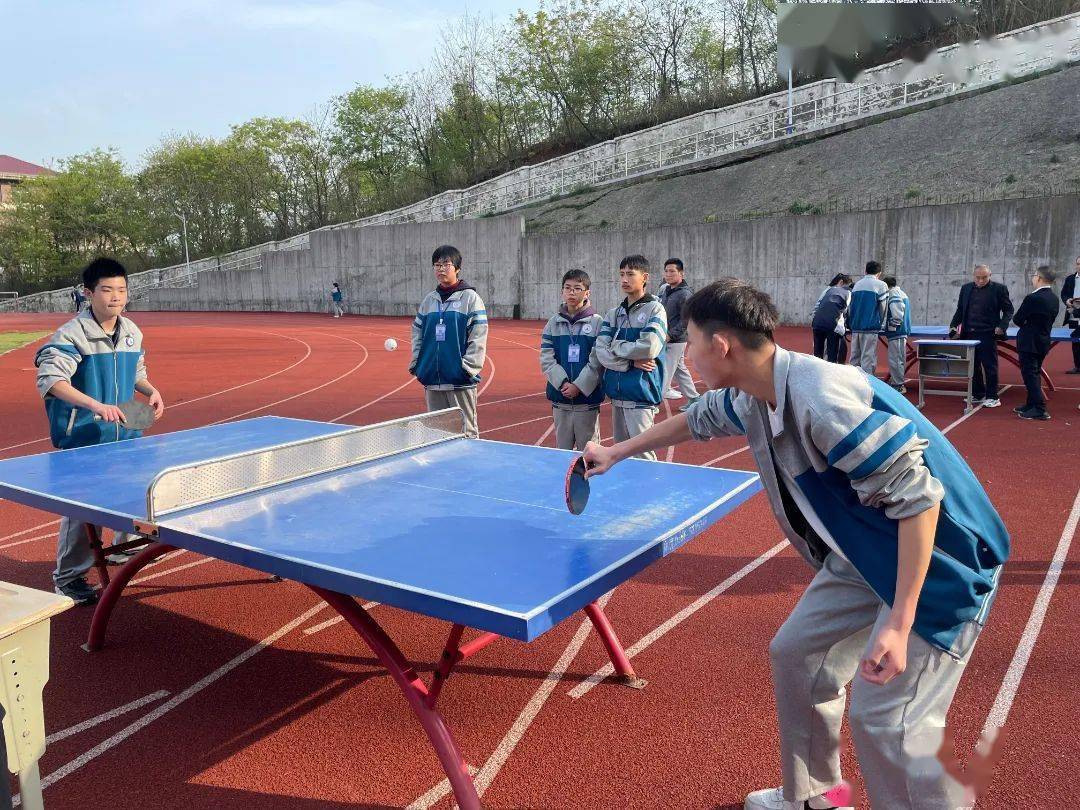 校园乒乓球比赛照片图片