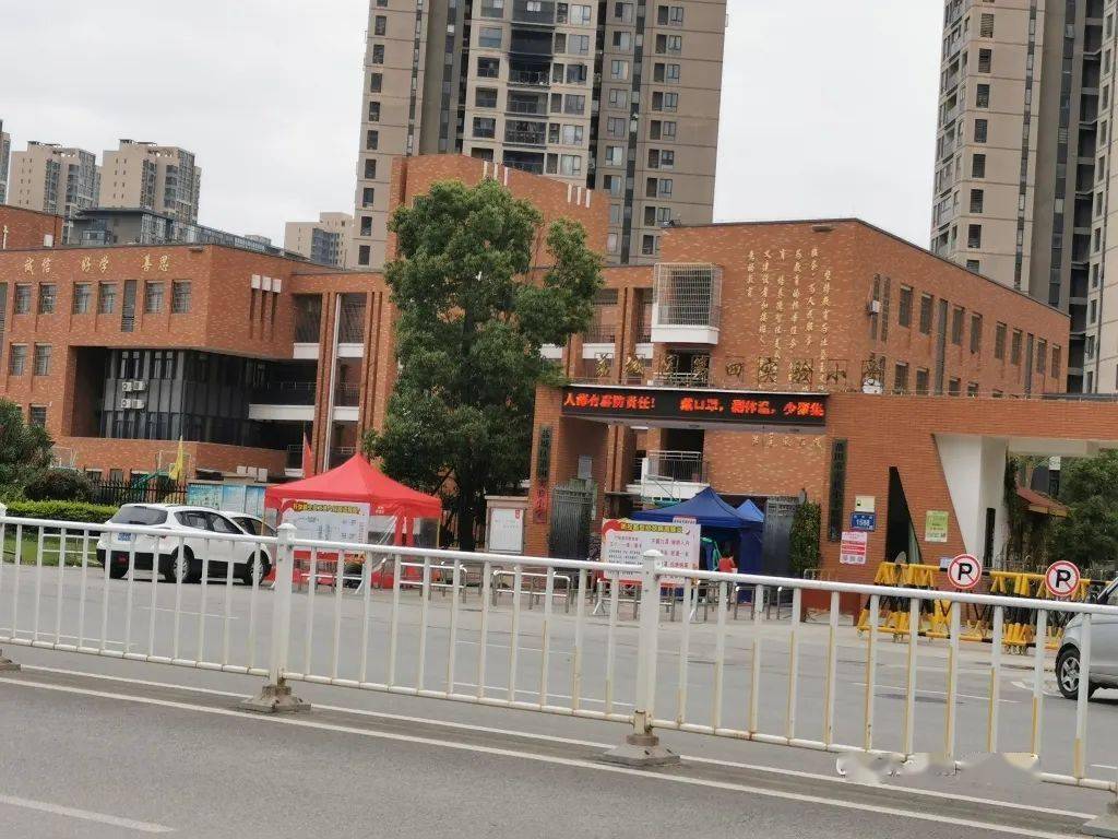 截止目前,除了在建的中山中学荔浦校区之外,还有规划梅峰小学玉湖校区