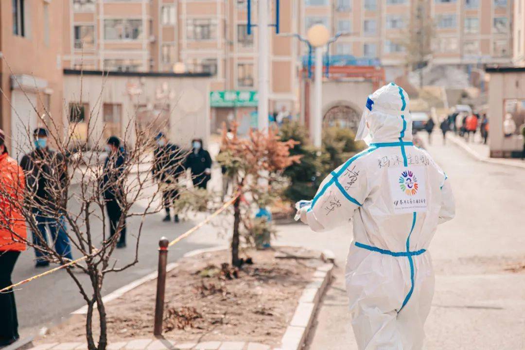 战疫情61一线党旗红十二伊春市文艺志愿者协会抗疫纪实风雪中的坚守