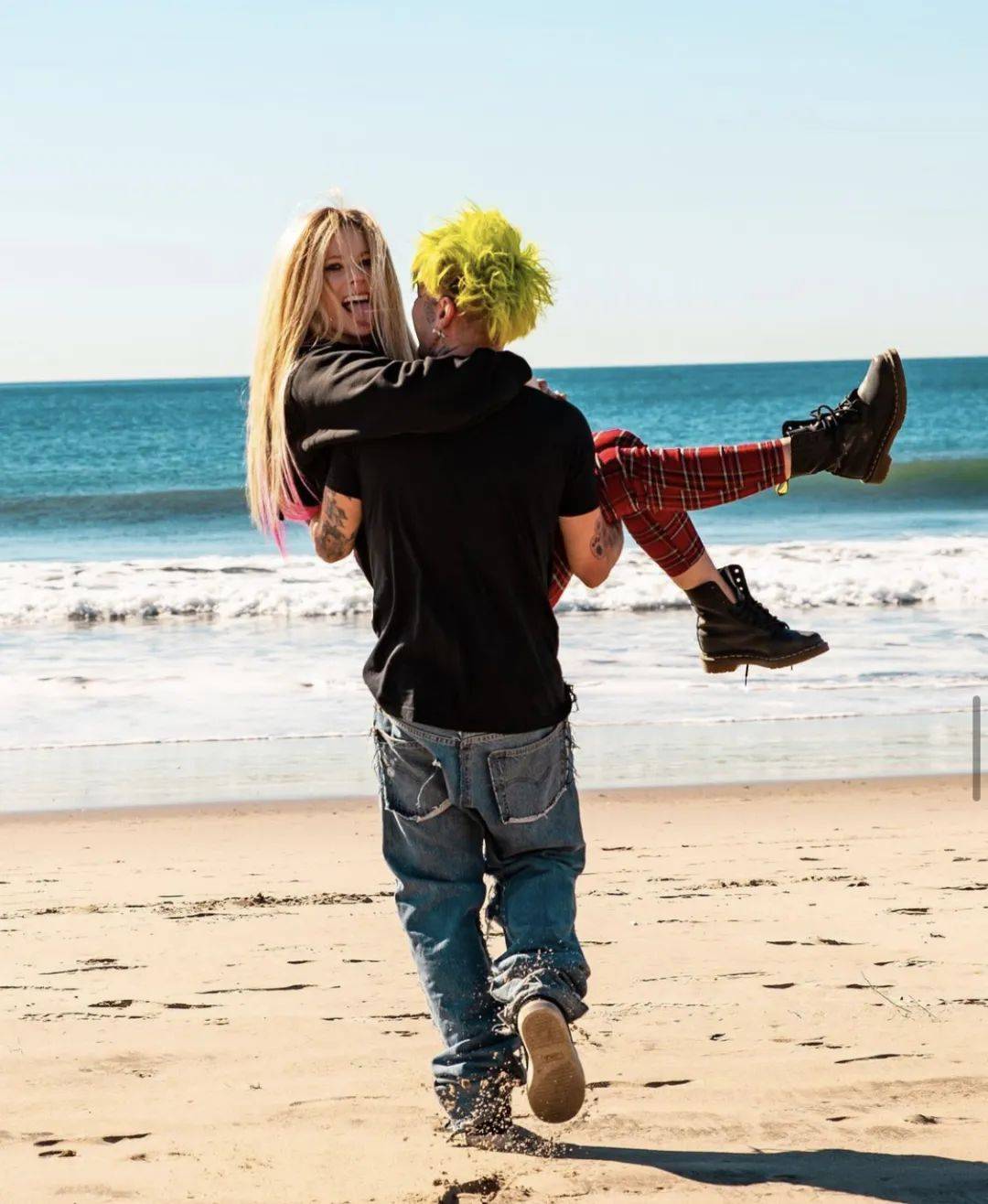 全网都在等官宣!_艾薇儿_mod_sun