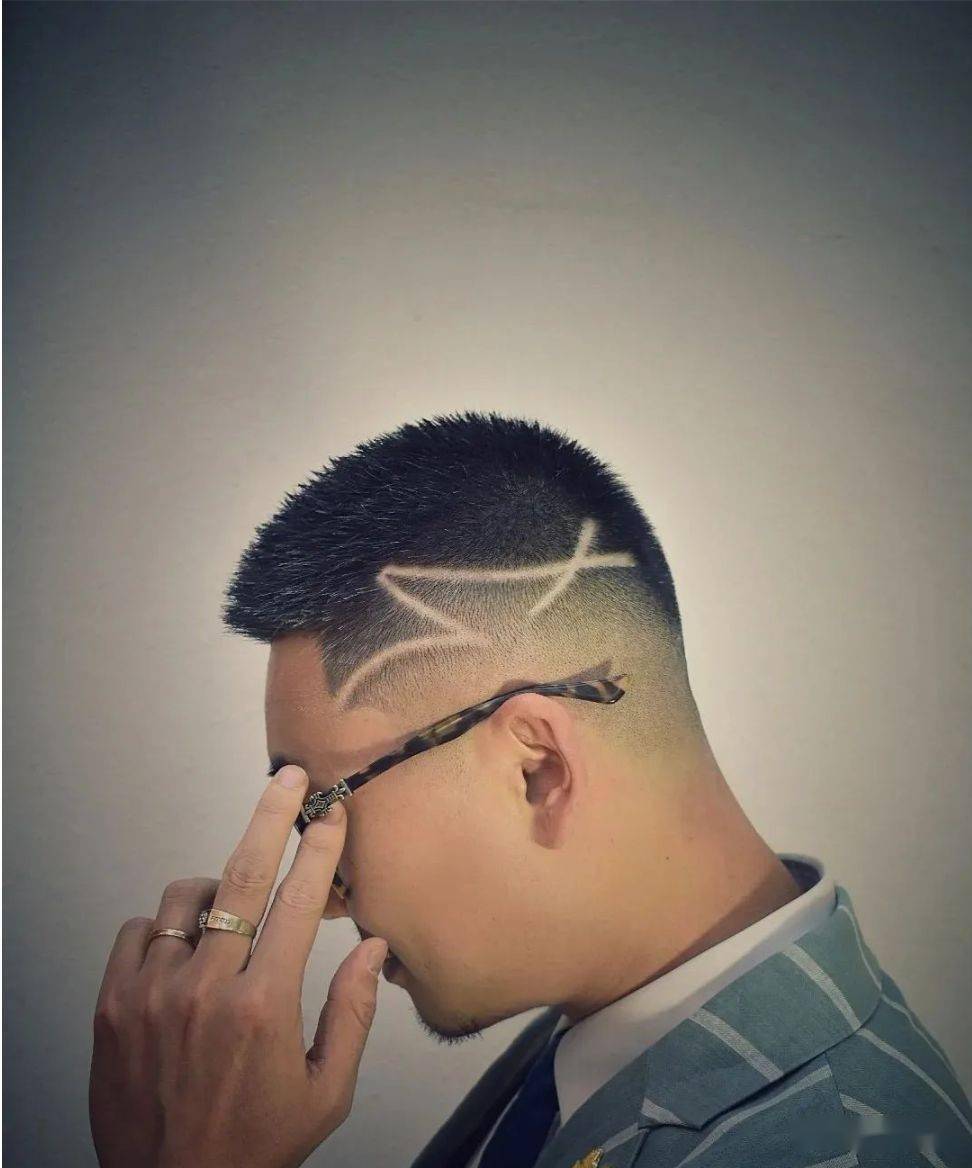 天热了男士发型怎么剪最火还是两侧铲短