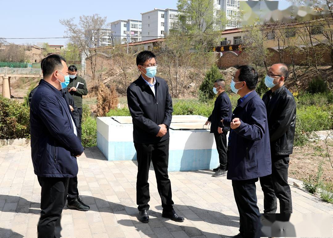 县长孙忠平督导生态环境问题整改和疫情防控等工作,副县长金辉一同