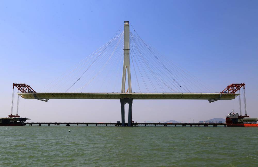 珠海金海大桥完成大悬臂钢梁架设_中铁大桥局_公铁_多塔