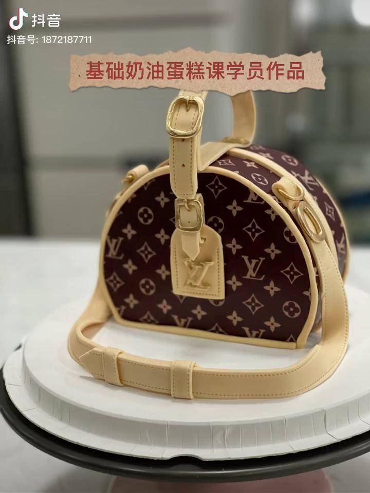 学员作品包包蛋糕包治百病一千个尝新的理由凹造型挑战天津蛋糕培训