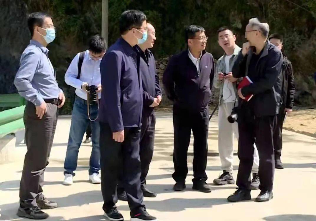 新华社陕西分社副社长储国强一行来白河县采访调研