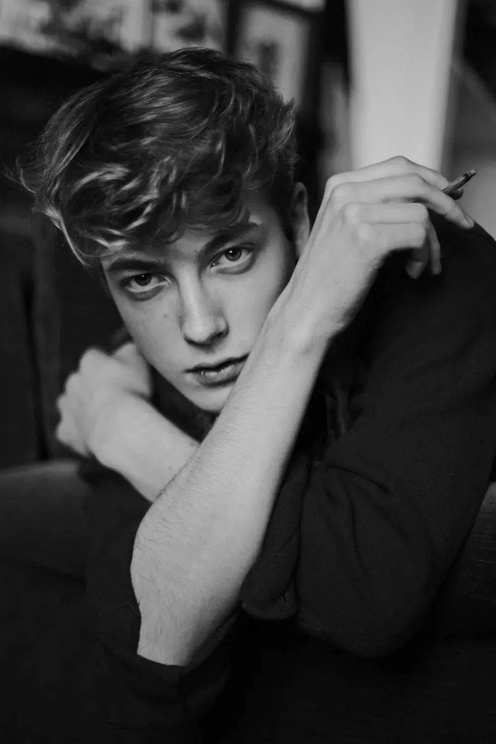 法国第一美男子凭脸混入高定时装屋