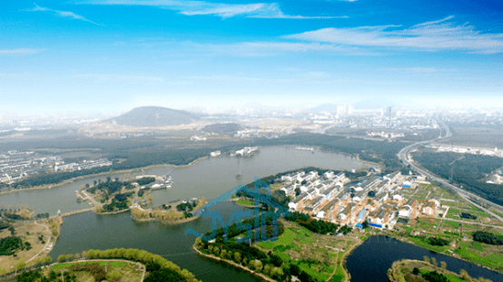 應天河觀光帶(雲亭段)和綺山森林公園,醫院有江陰市中醫骨傷醫院(雲亭