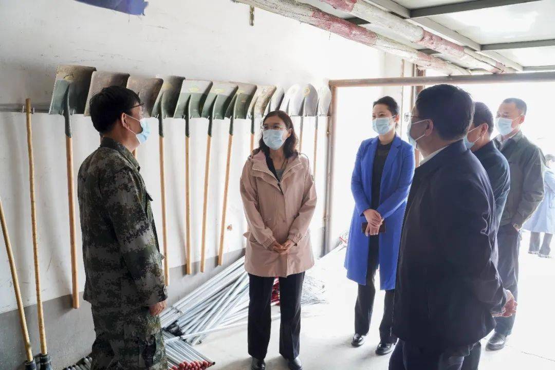 67副市长周艳春来辉南县调研