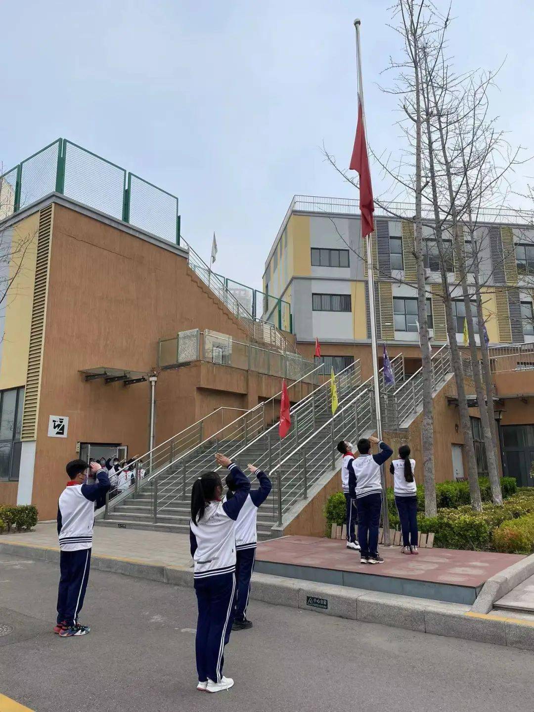 【广雅·升旗仪式】又见春暖花开,广雅等你归来——青岛广雅中学西
