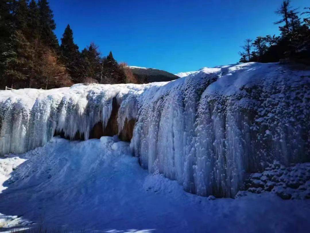 黄龙四月黄龙一抹清雪映瑶池