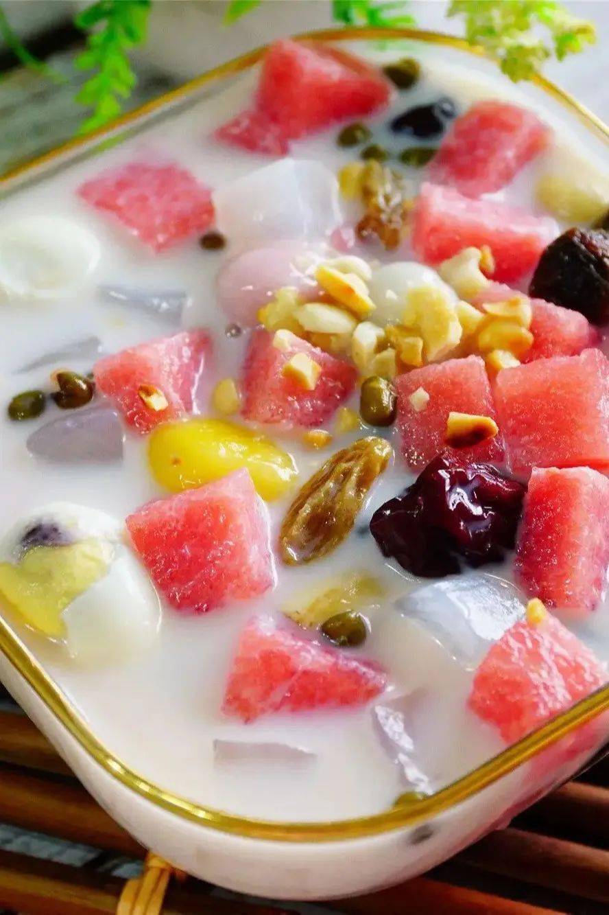 02冰淇淋清补凉03糖水清补凉清补凉对于海南人来说,不仅仅是一道夏季