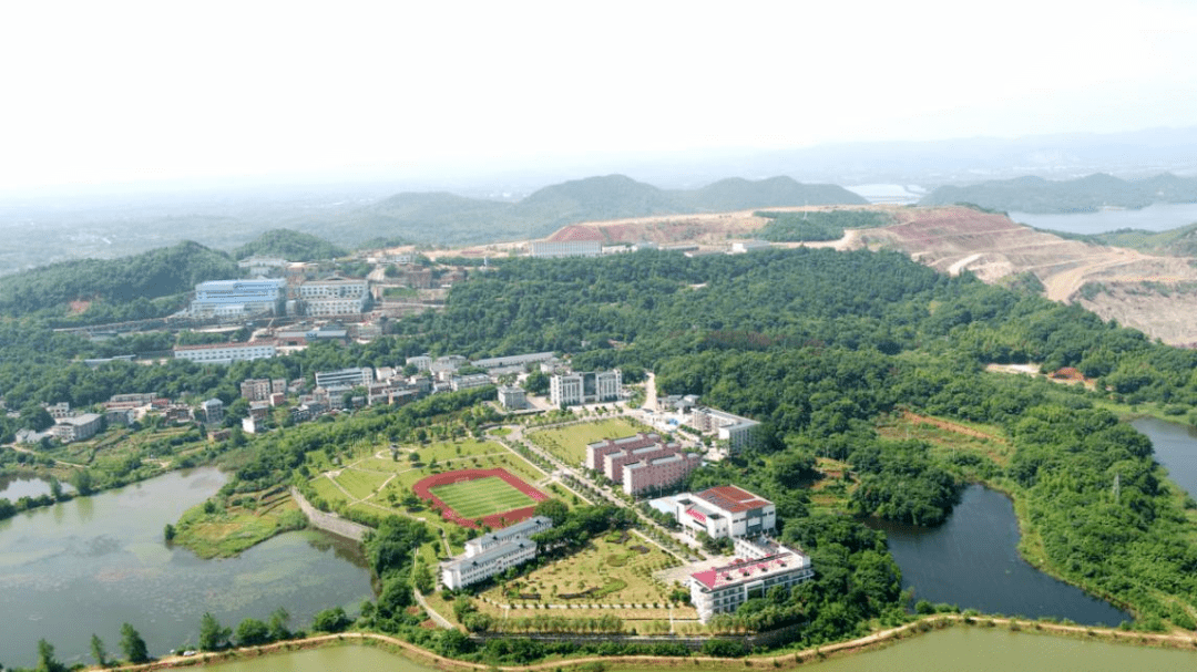 城门山铜矿简介3,银山矿业有限责任公司位于江西省德兴市银城镇银城北