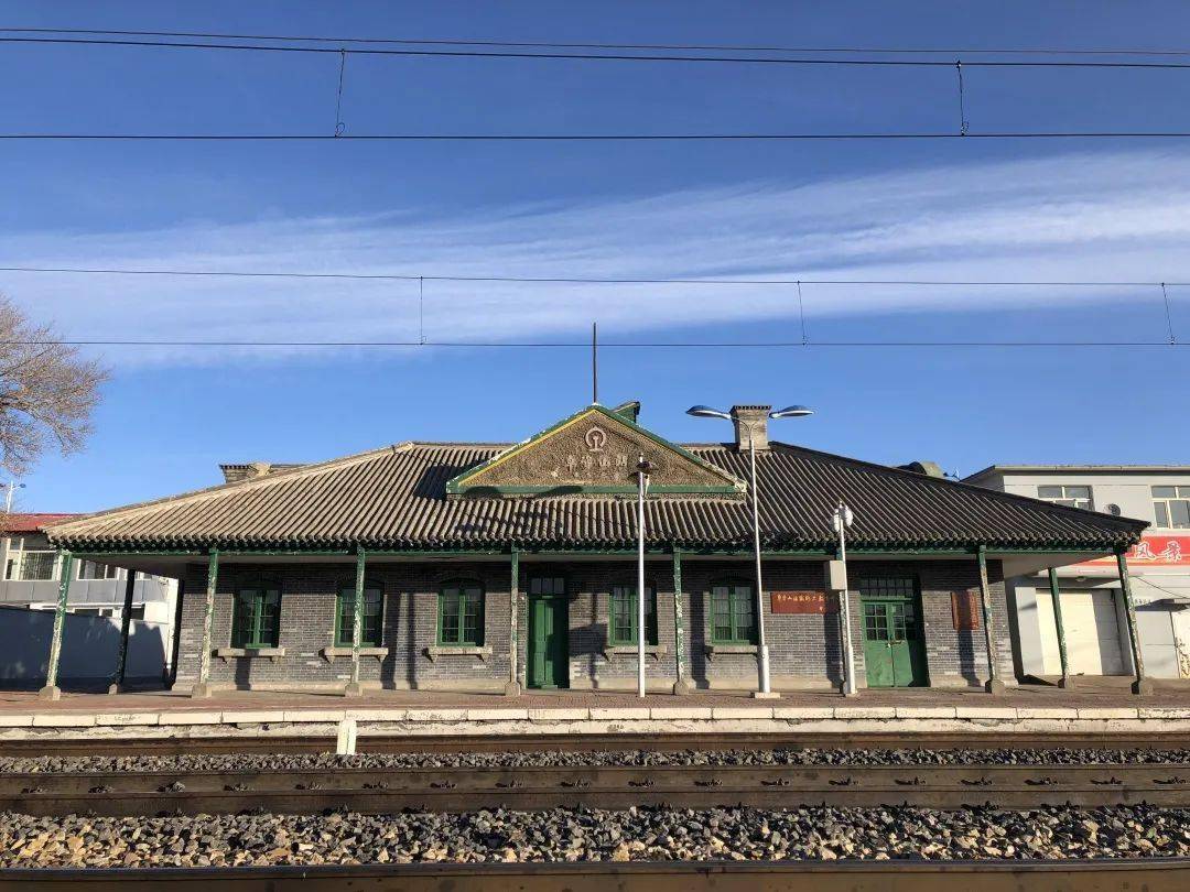 卓资山站(老站房)白塔站(老站房)马盖图站(老站房)白音察干站在晨光的