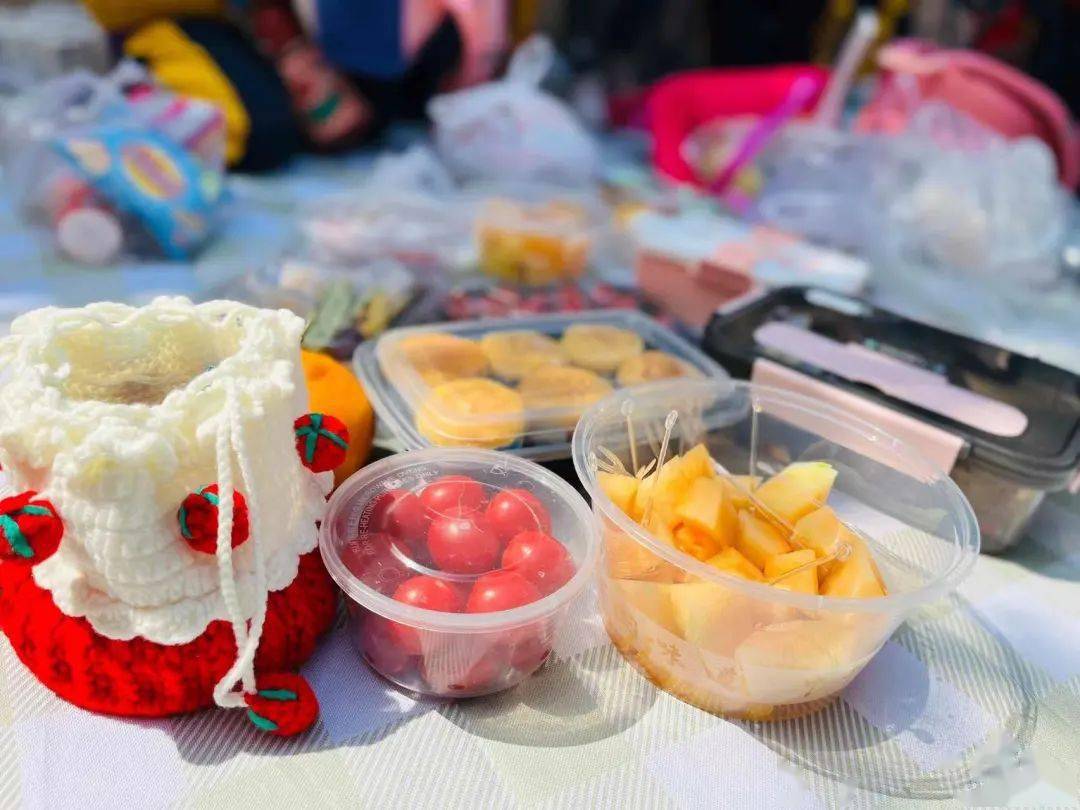 在幼儿园里"春游",能搞出什么花样?一起来瞅瞅吧!_小班_spring_零食