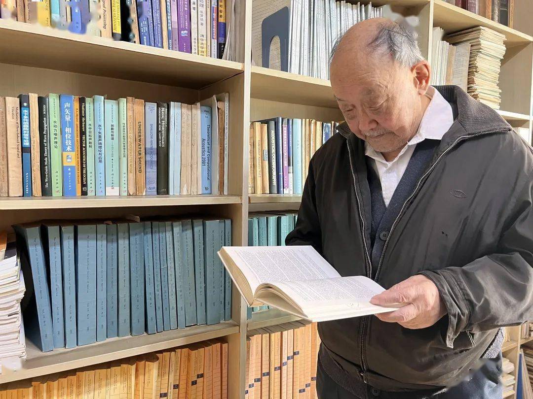 人民日报报道哈尔滨工程大学杨士莪院士用心倾听大海的声音