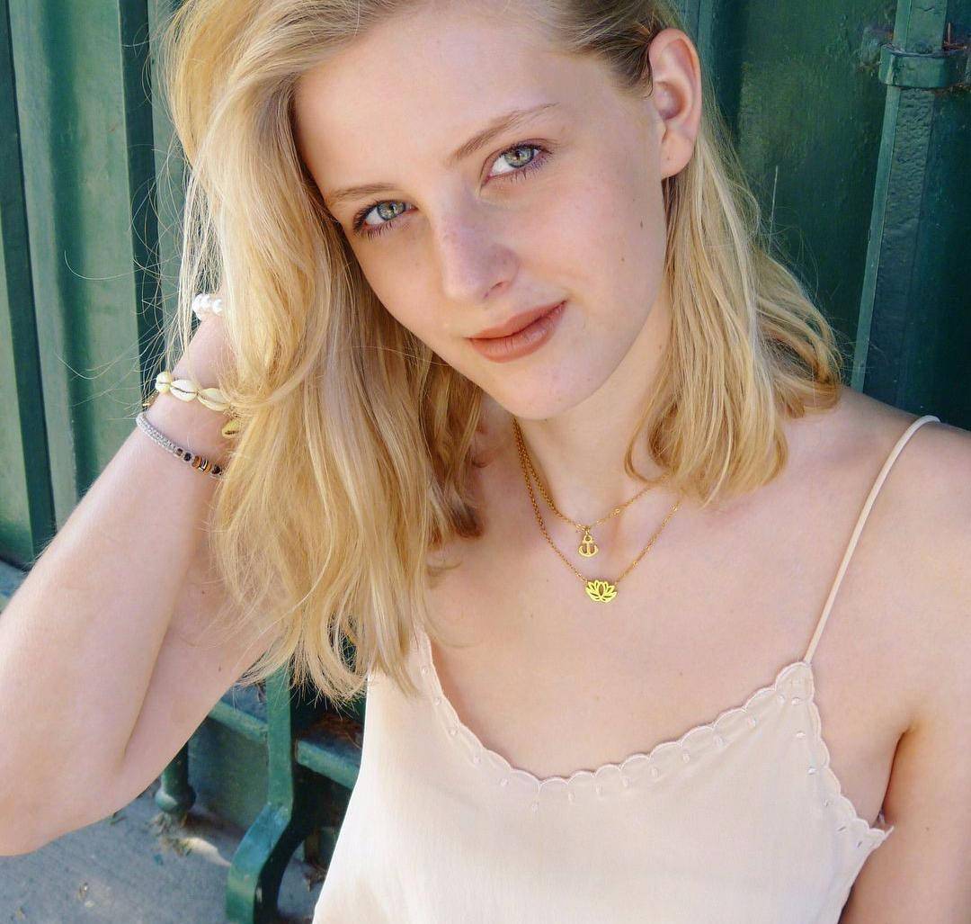 姆巴佩女友被扒出23岁法国学生兼职模特两人曾被拍到一同观赛