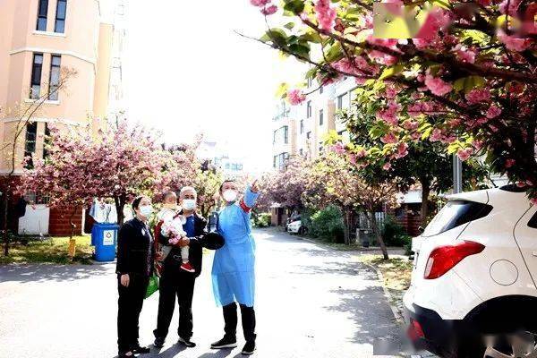 疫情防控龙泉在行动龙泉街道防疫有我同心同向志愿者助力核酸检测一线