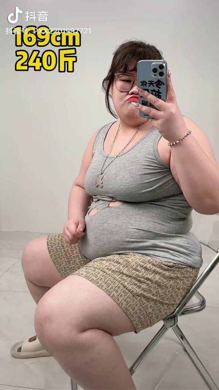 夏天哪怕我240斤也要穿彩色240斤胖mm大码女装这么穿显瘦20斤大码显瘦