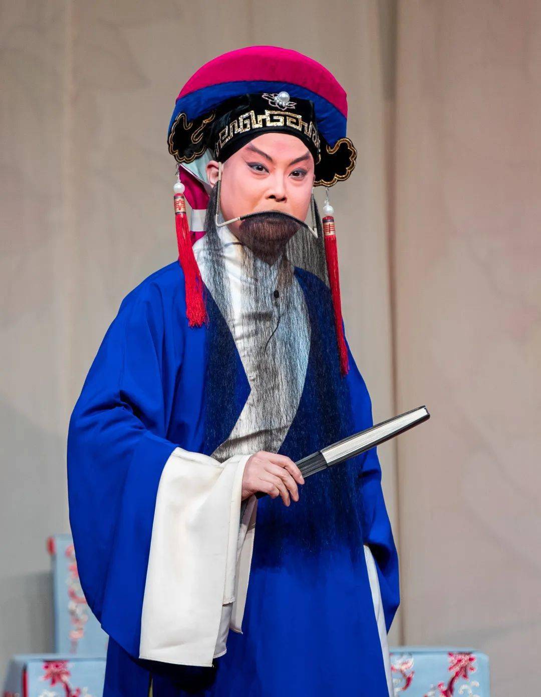 小说《三侠五义》等,是一出老生传统戏,讲述了包拯在张别古帮助下,审